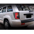 2005-2007 Jeep Grand Cherokee with smoked sequential LED tail lights installed