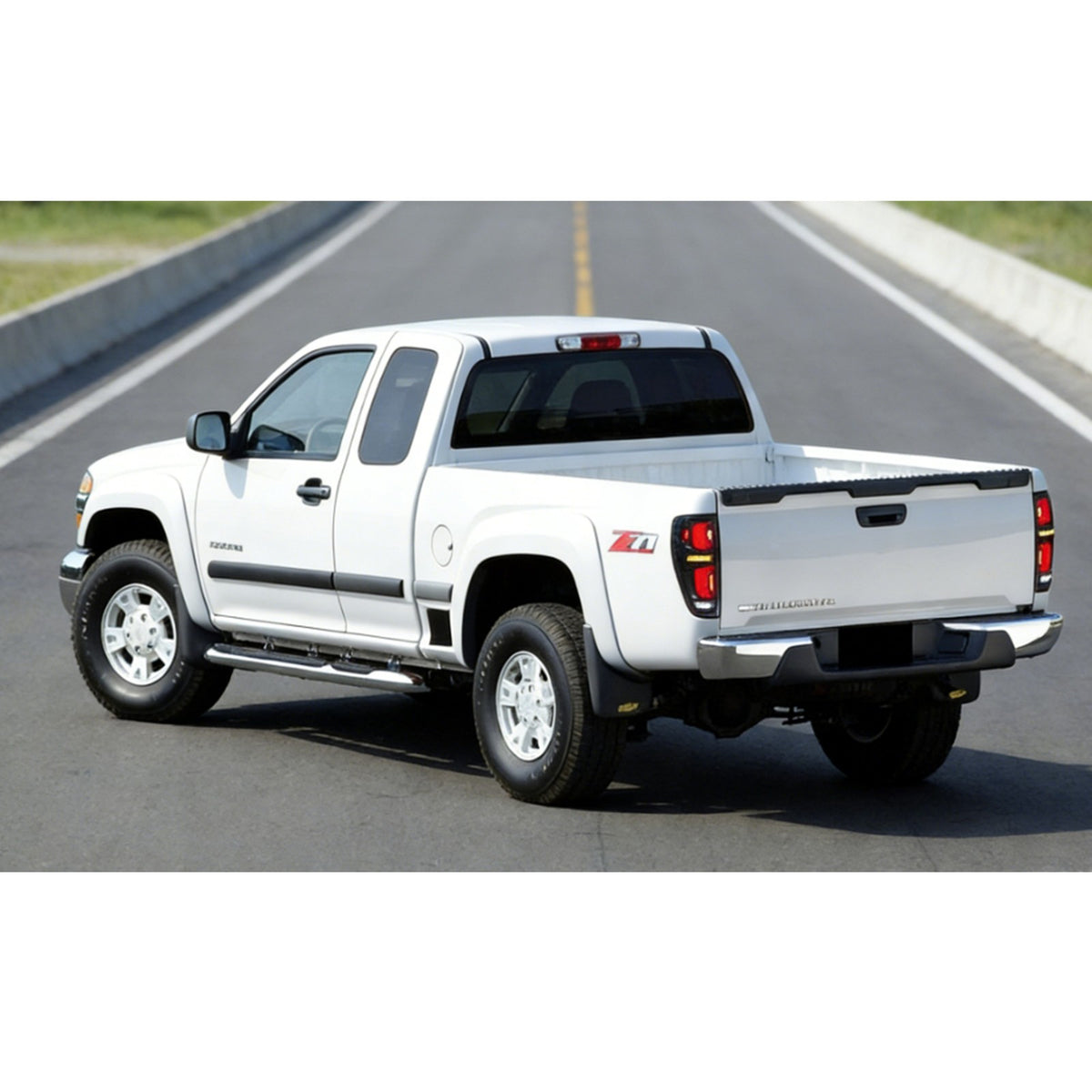 2004-2012 Chevy Colorado / GMC Canyon with clear sequential LED tail lights installed