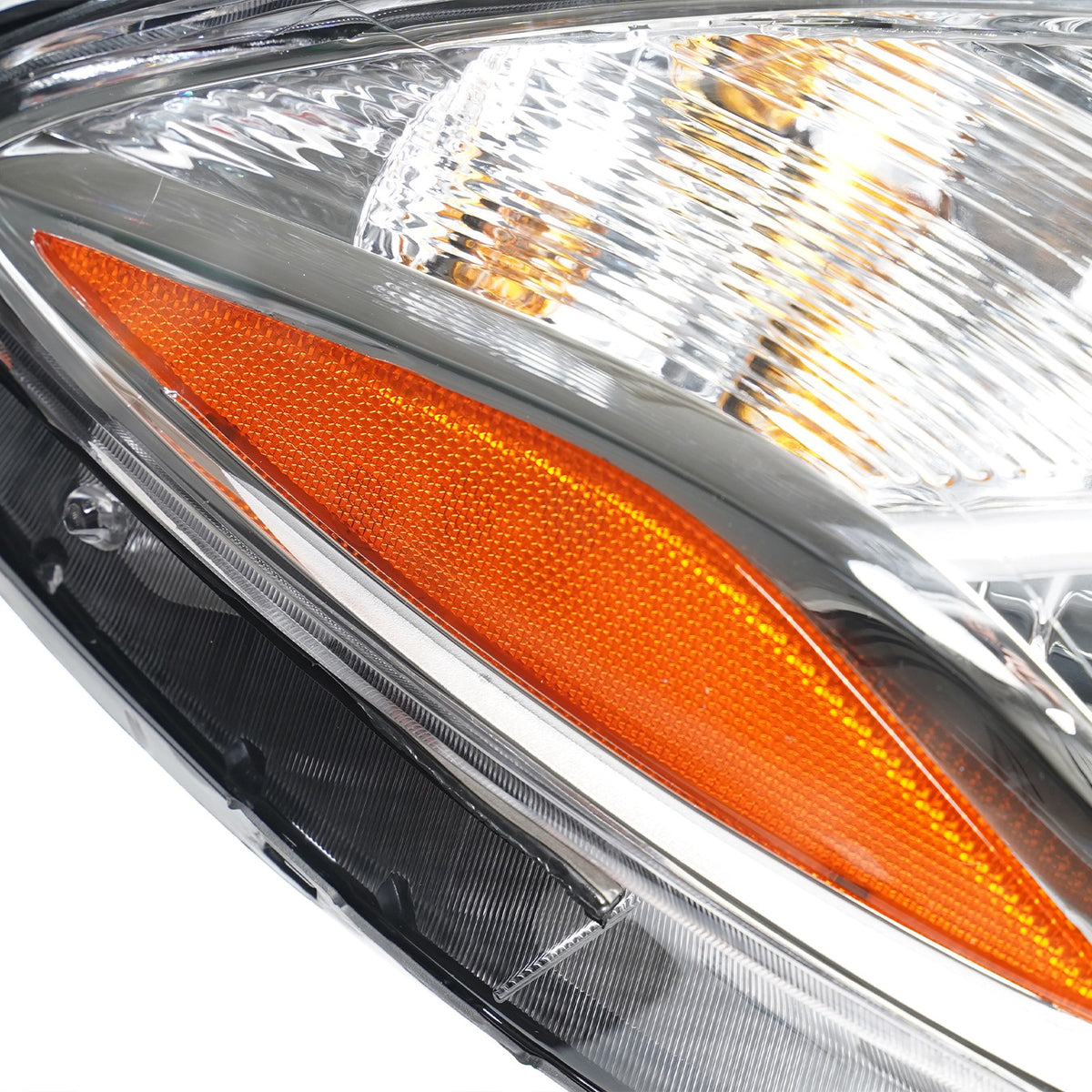 Right halogen headlight side angle for 2013-2016 Buick Encore