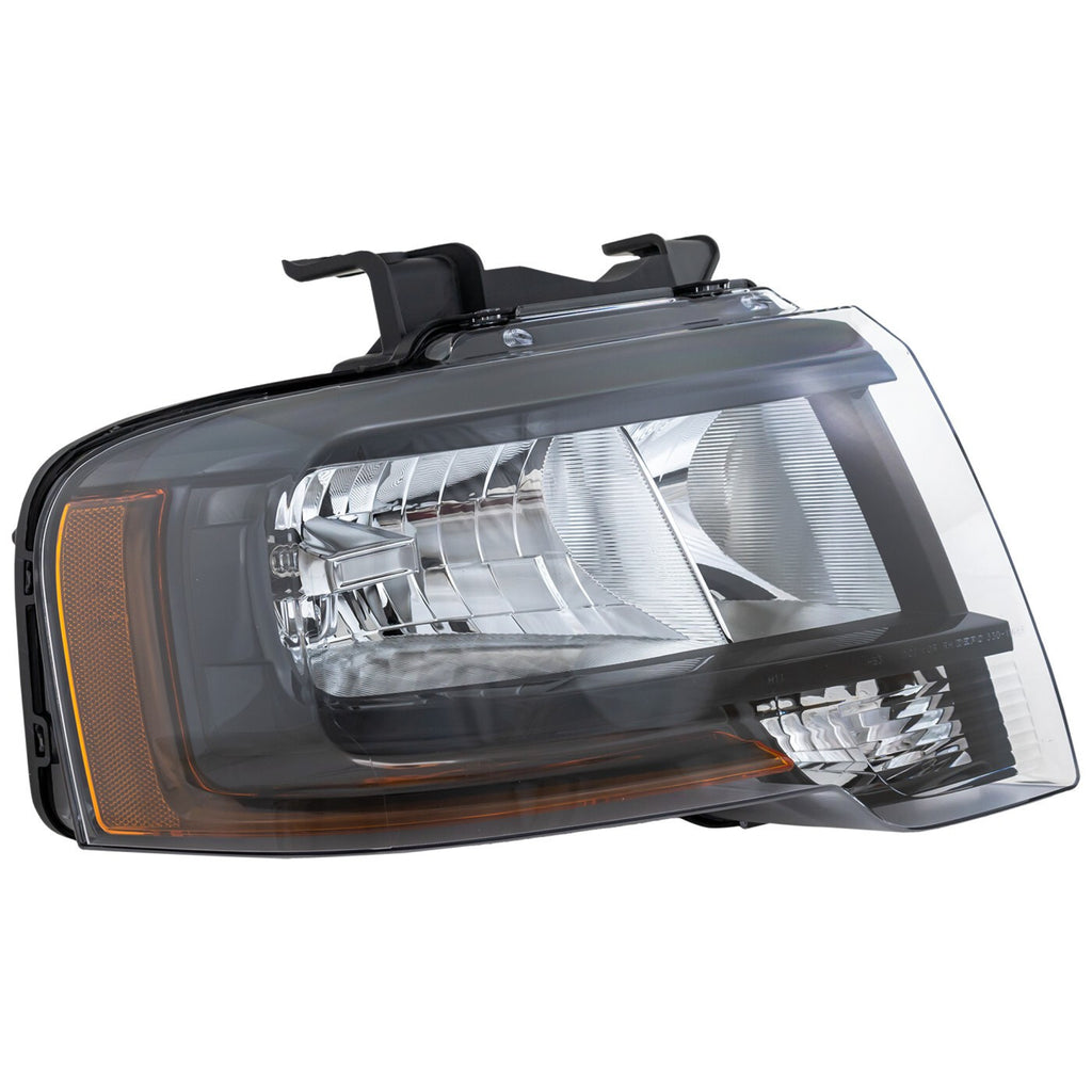Left halogen headlight lens close-up for 2015-2017 Ford Expedition