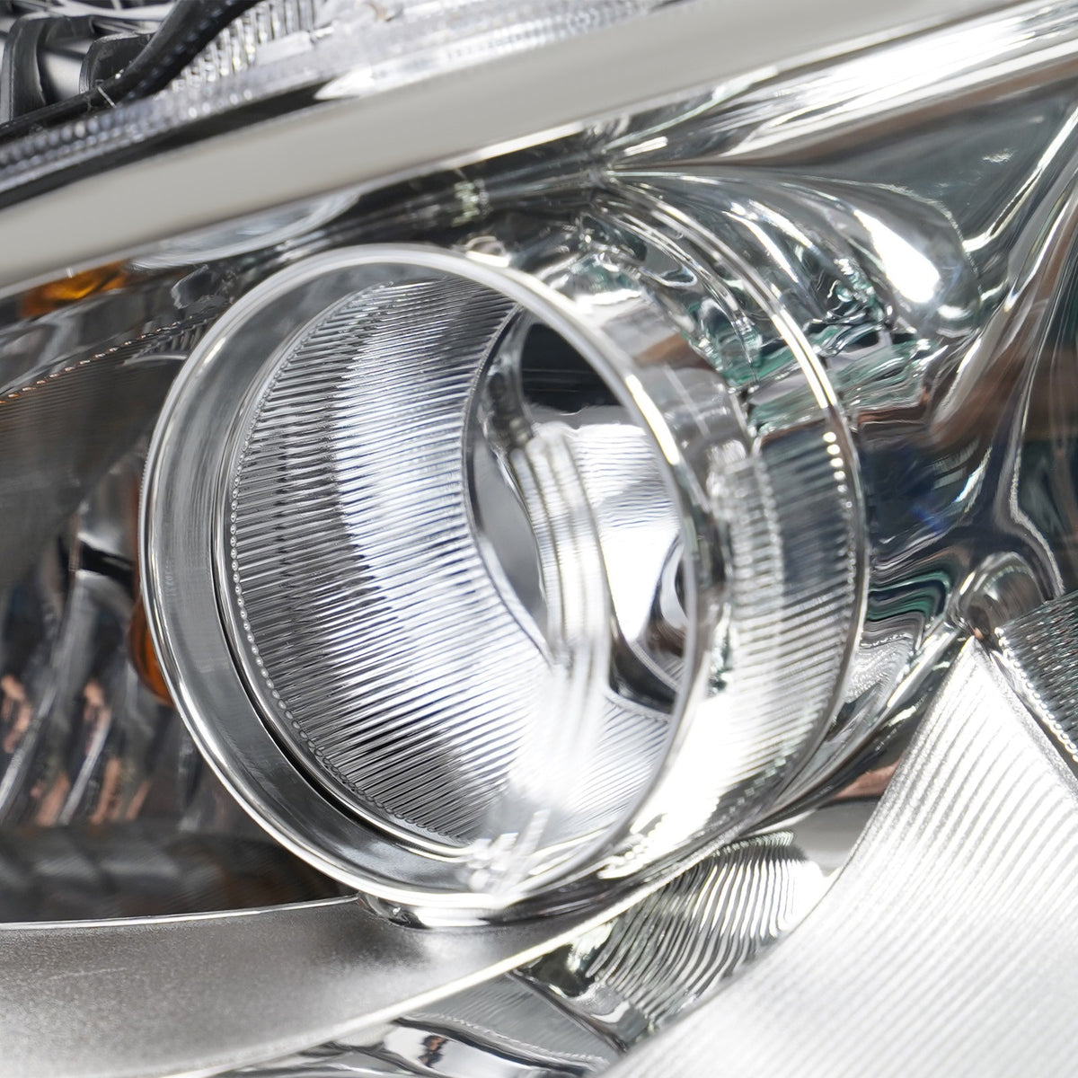 Right HID headlight side angle for 2011-2014 Infiniti M37/M56/Q70