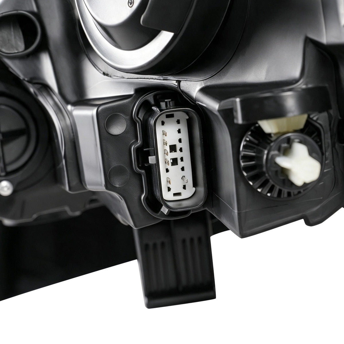 Left halogen headlight lens close-up for 2014-2018 Ford Fiesta