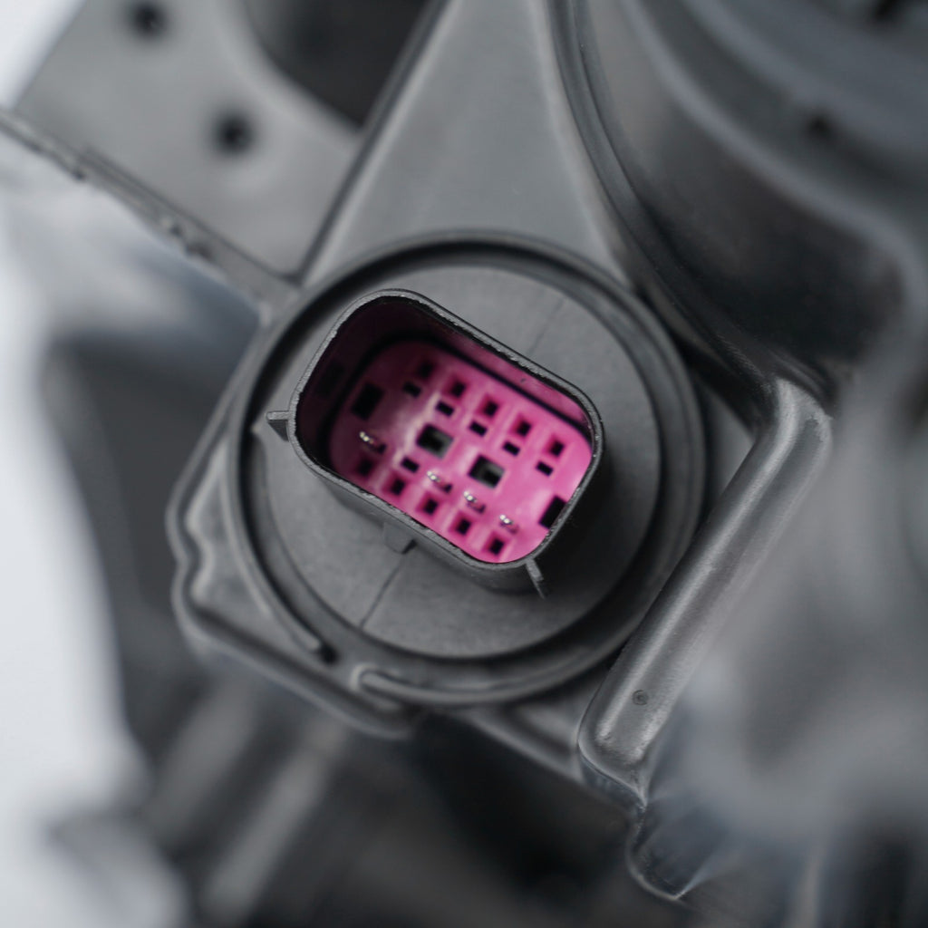 Left halogen headlight lens close-up for 2017-2021 Jeep Compass