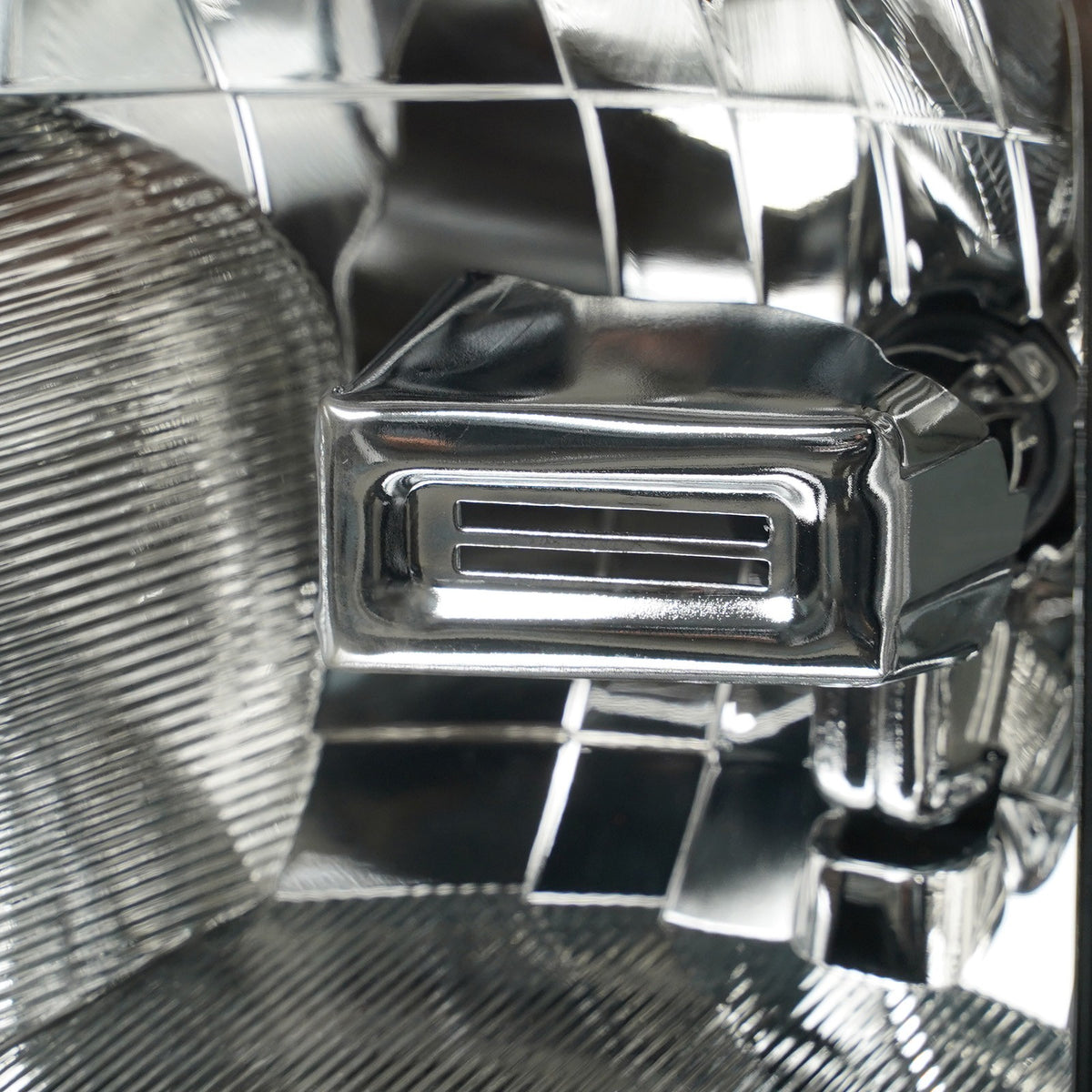 Left halogen headlight lens close-up for 2020-2022 Ford Super Duty