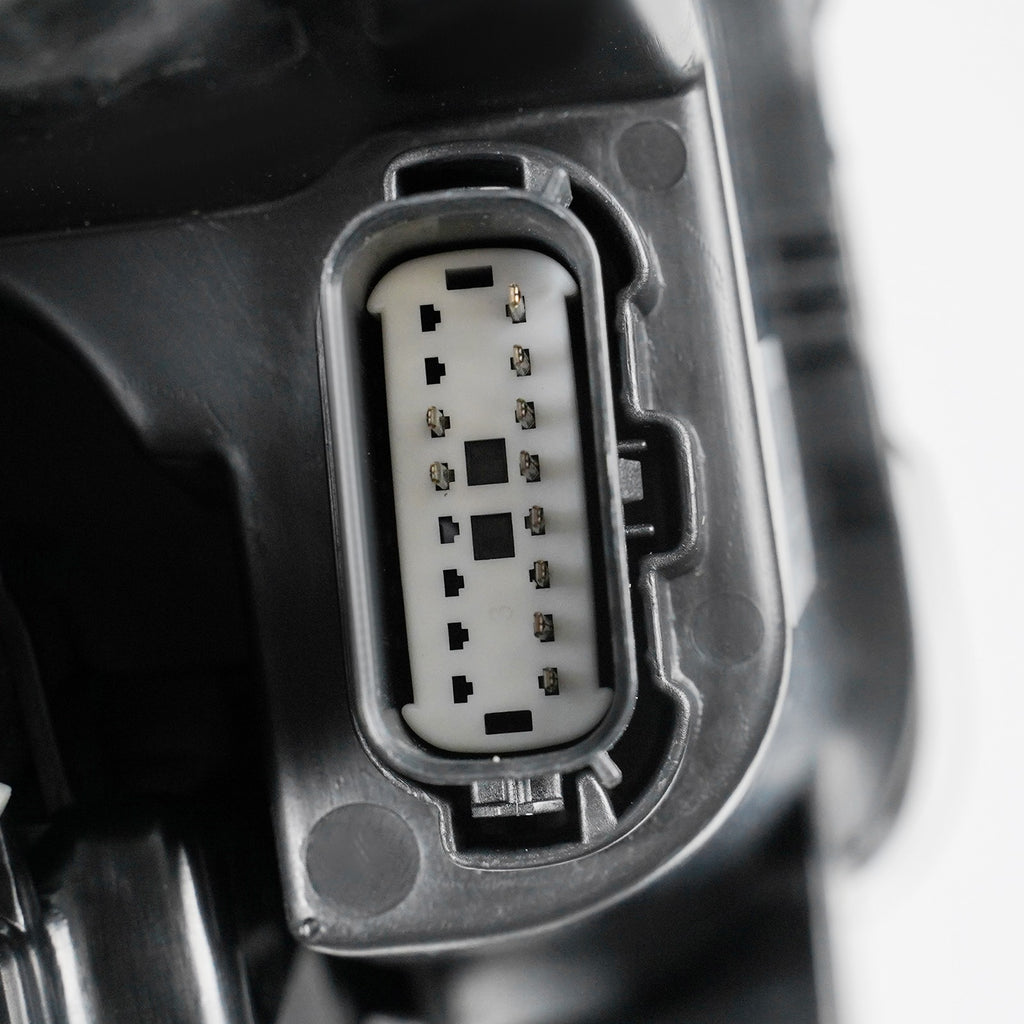 Hid headlight connector close-up for 2014-2016 Jeep Grand Cherokee