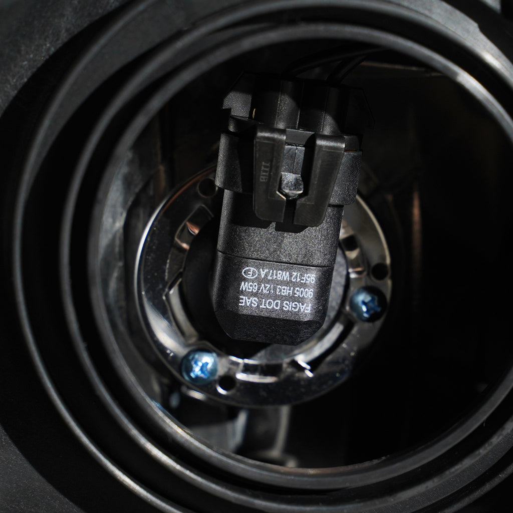 Right halogen headlight lens close-up for 2023-2026 Ford Super Duty