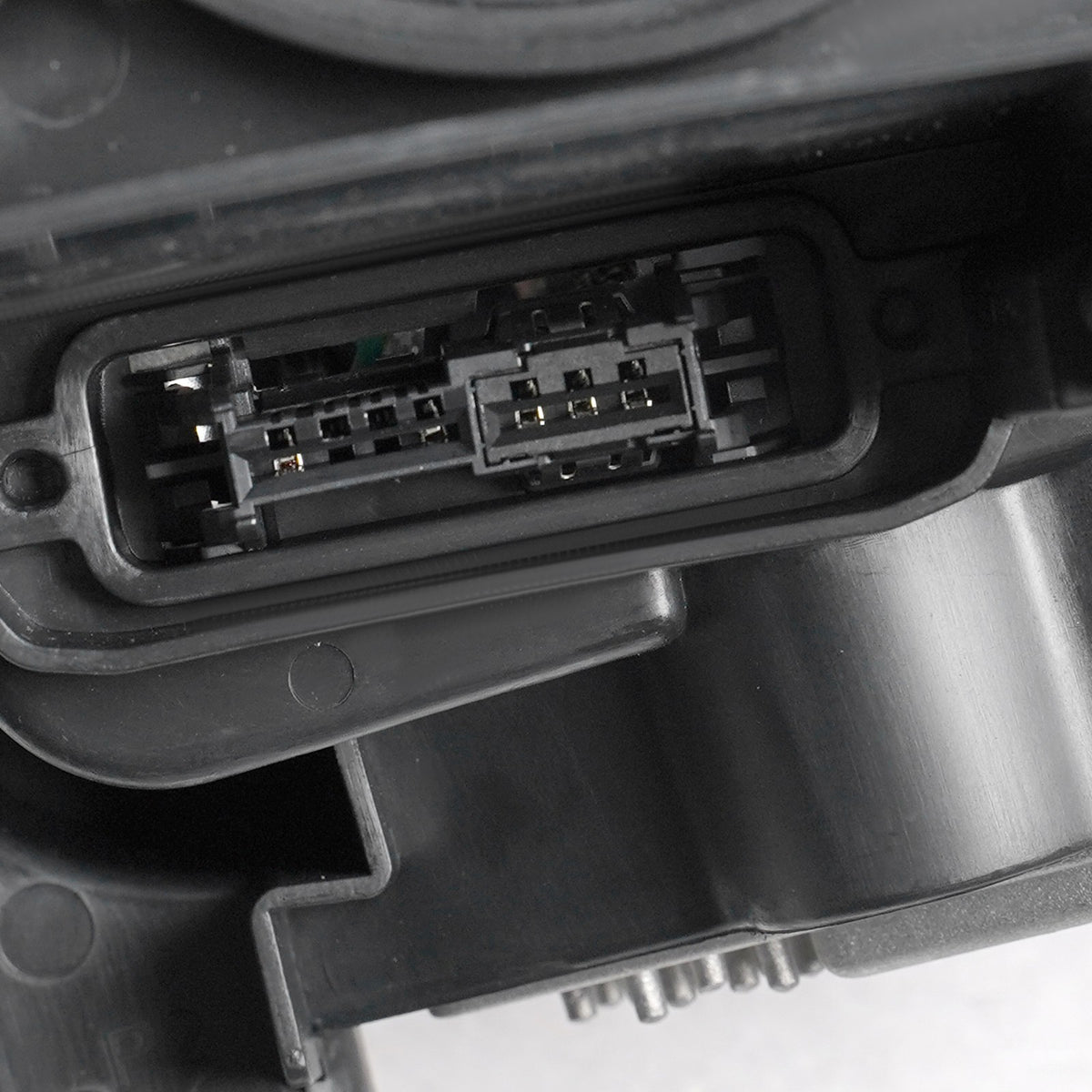 Hid headlight adjuster close-up for 2014-2016 Jeep Grand Cherokee