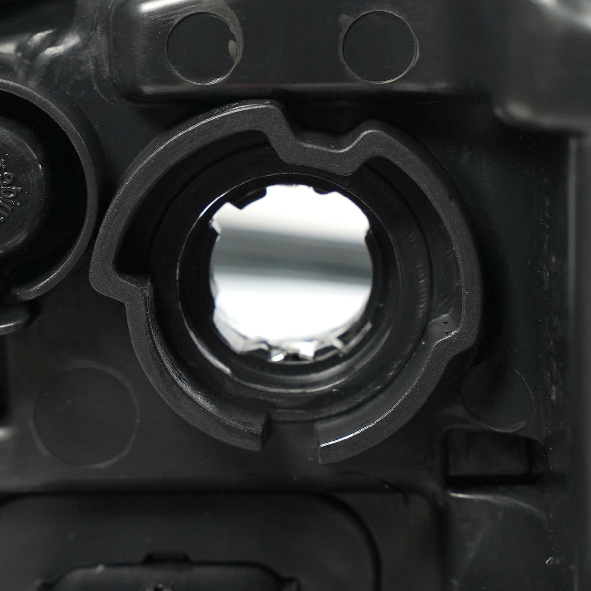Halogen headlight connector close-up for 2015-2017 Chrysler 200