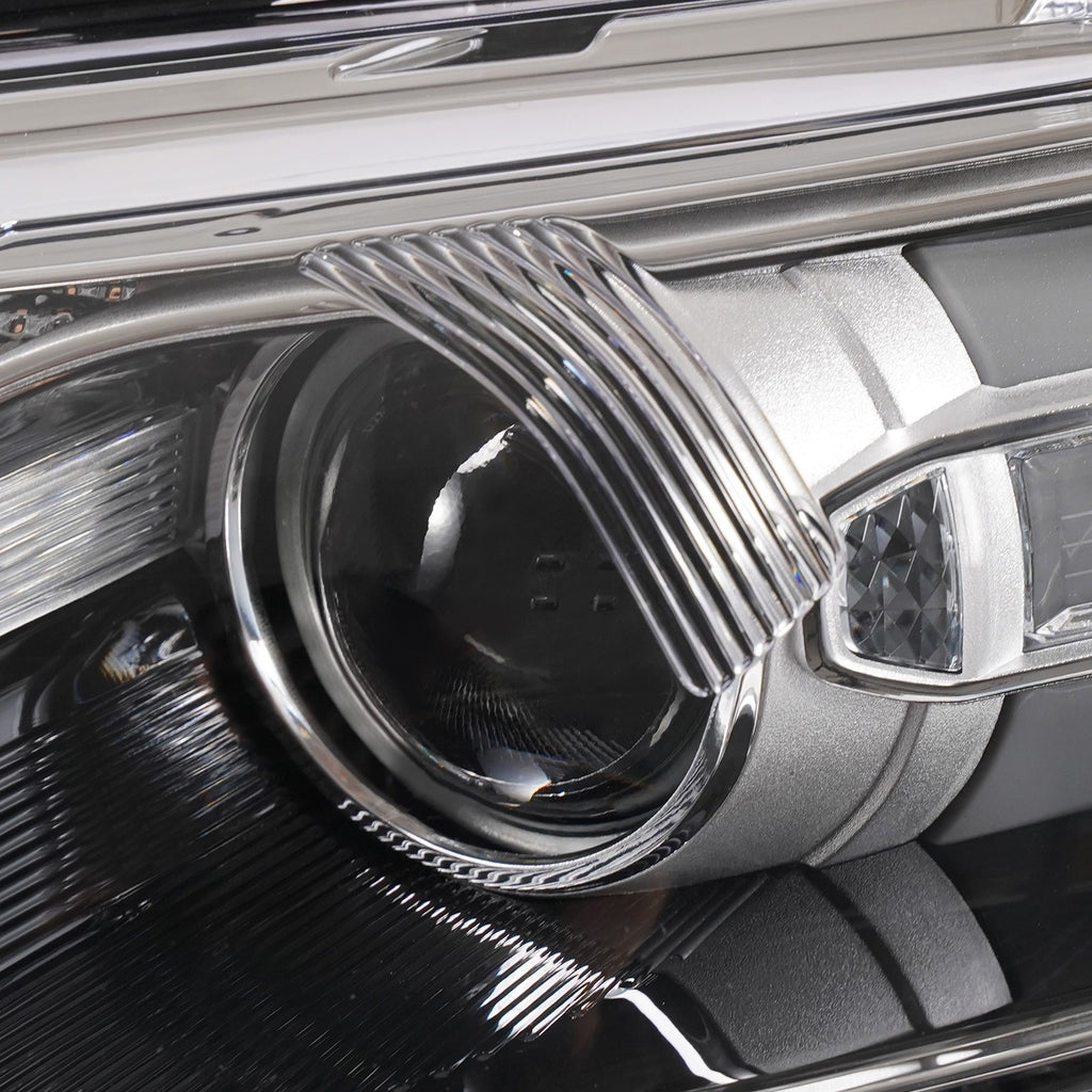 Left halogen projector headlight lens close-up for 2013-2014 Ford Taurus