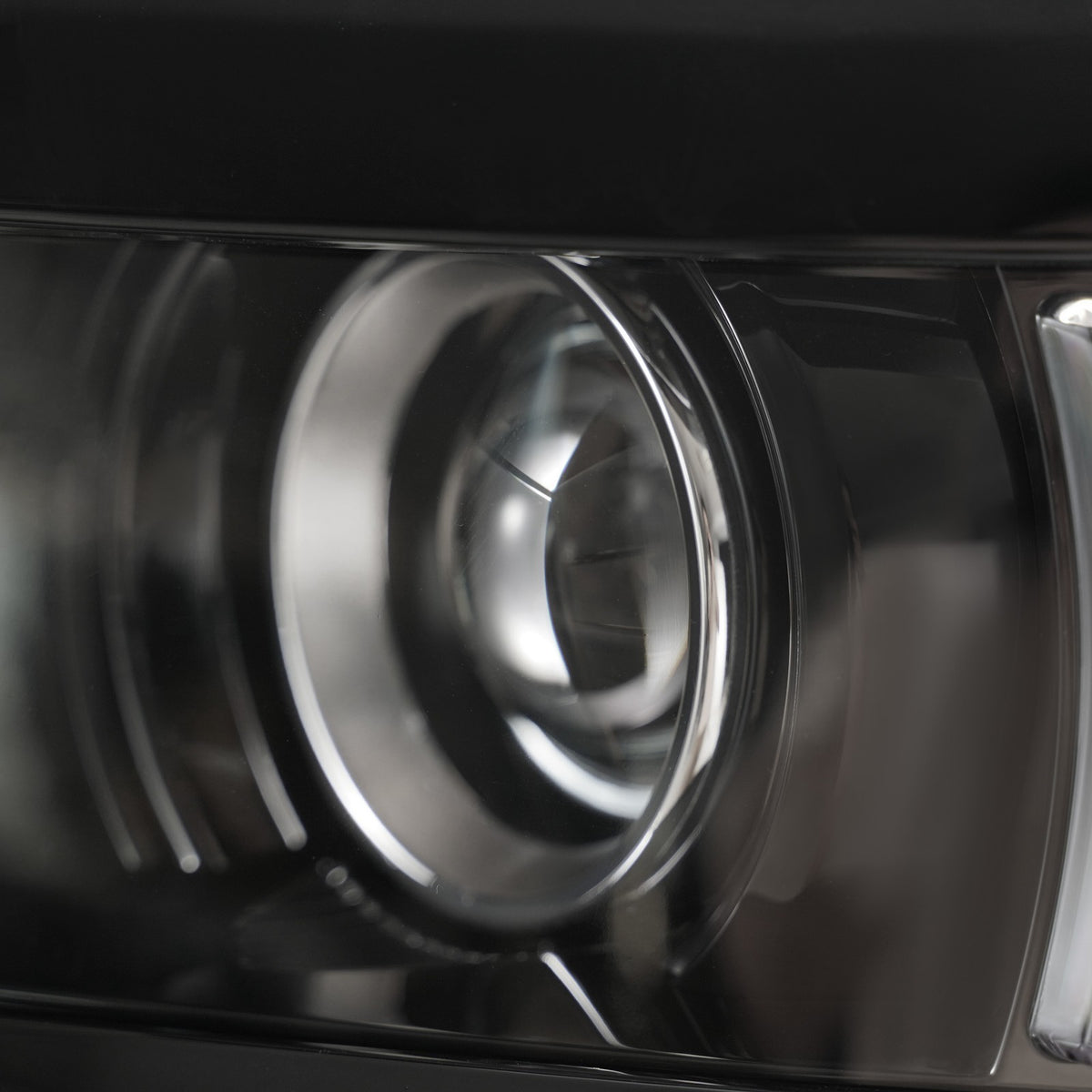 Halogen headlight adjuster close-up for 2015-2019 Chevy Silverado HD