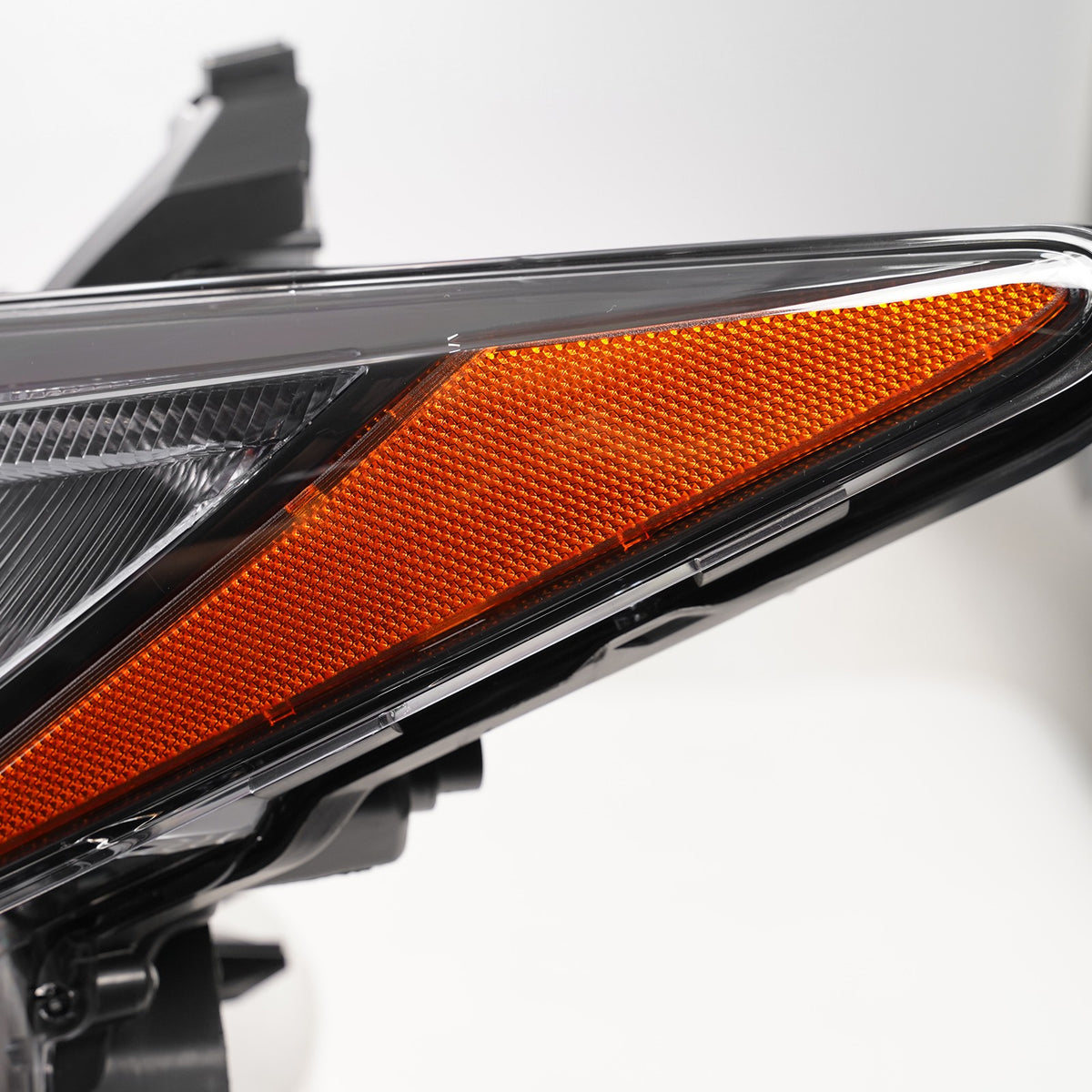 Left LED headlight lens close-up for 2019-2020 Infiniti QX60
