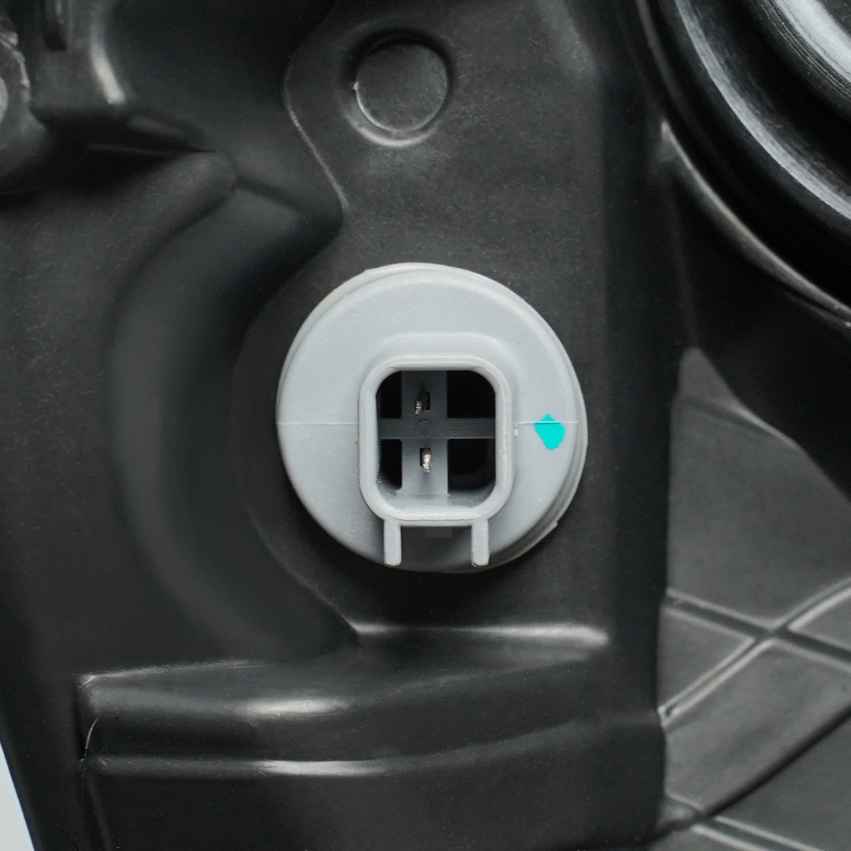 Halogen headlight connector close-up for 2020-2022 Ford Super Duty