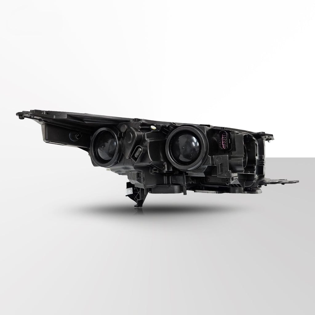 Halogen headlight connector close-up for 2018-2019 Ford Escape