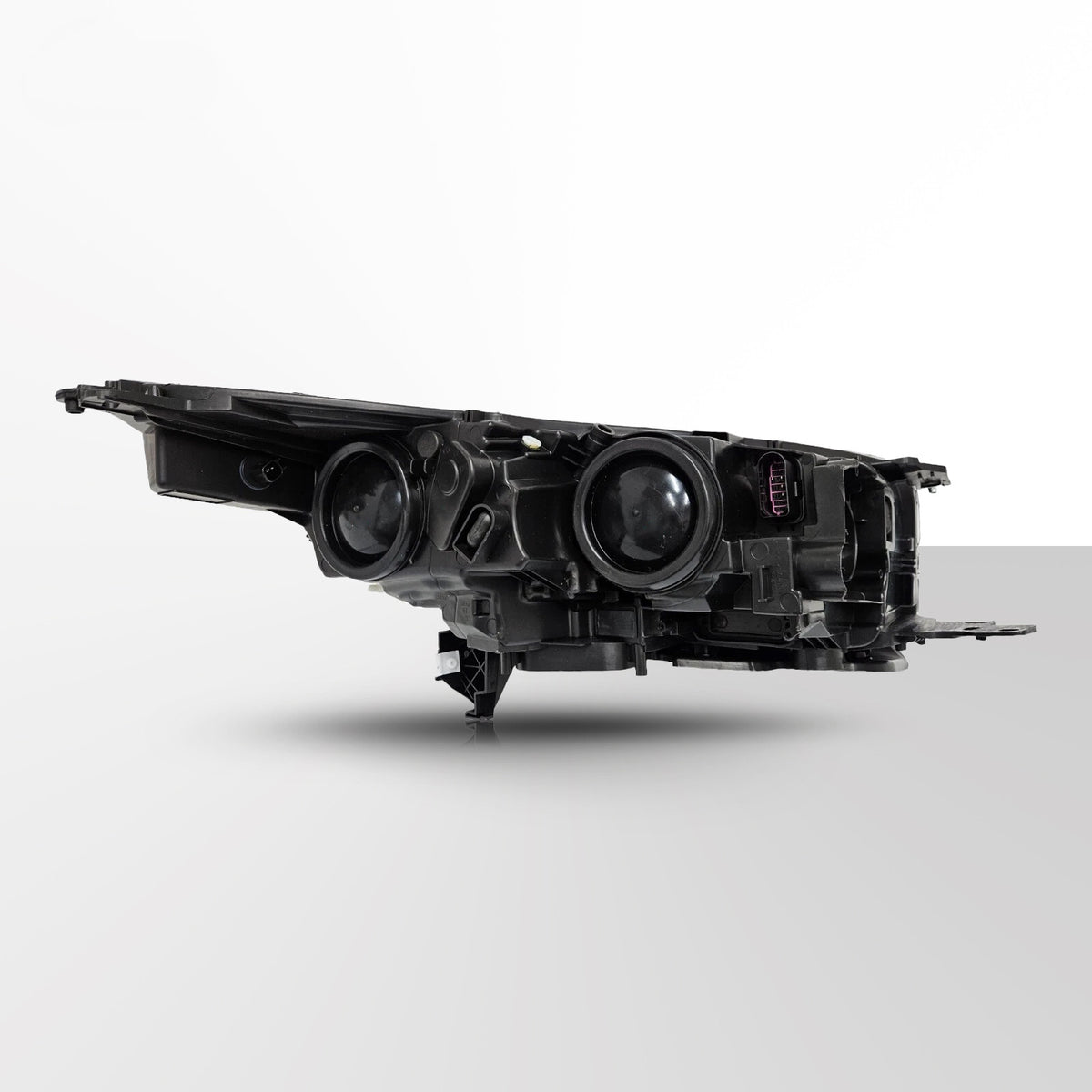 Halogen headlight connector close-up for 2018-2019 Ford Escape
