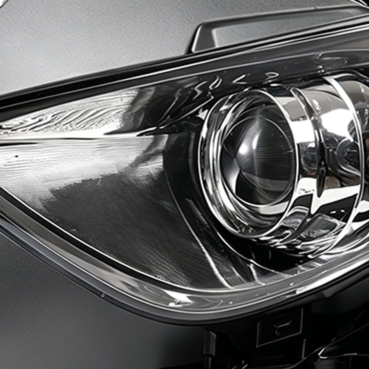 Left HID headlight lens close-up for 2009-2017 Infiniti FX35/FX37/QX70
