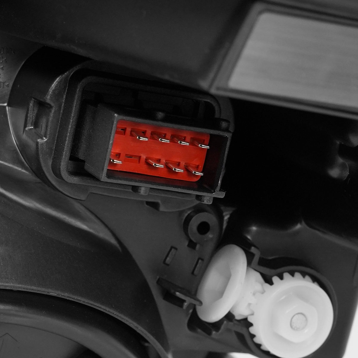 Black HID Projector headlight lens and housing detail for 2015-2019 Cadillac CTS