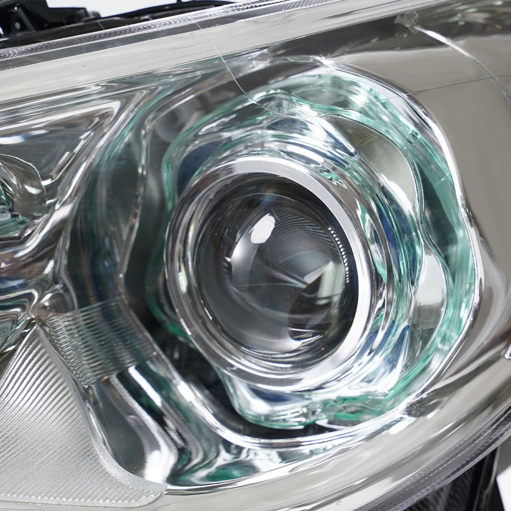 Left HID headlight lens close-up for 2011-2014 Infiniti M37/M56/Q70
