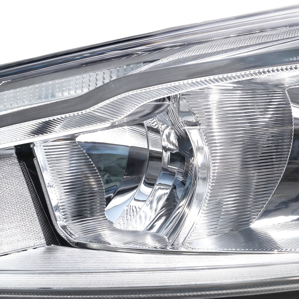 Left halogen headlight lens close-up for 2015-2018 Ford Focus