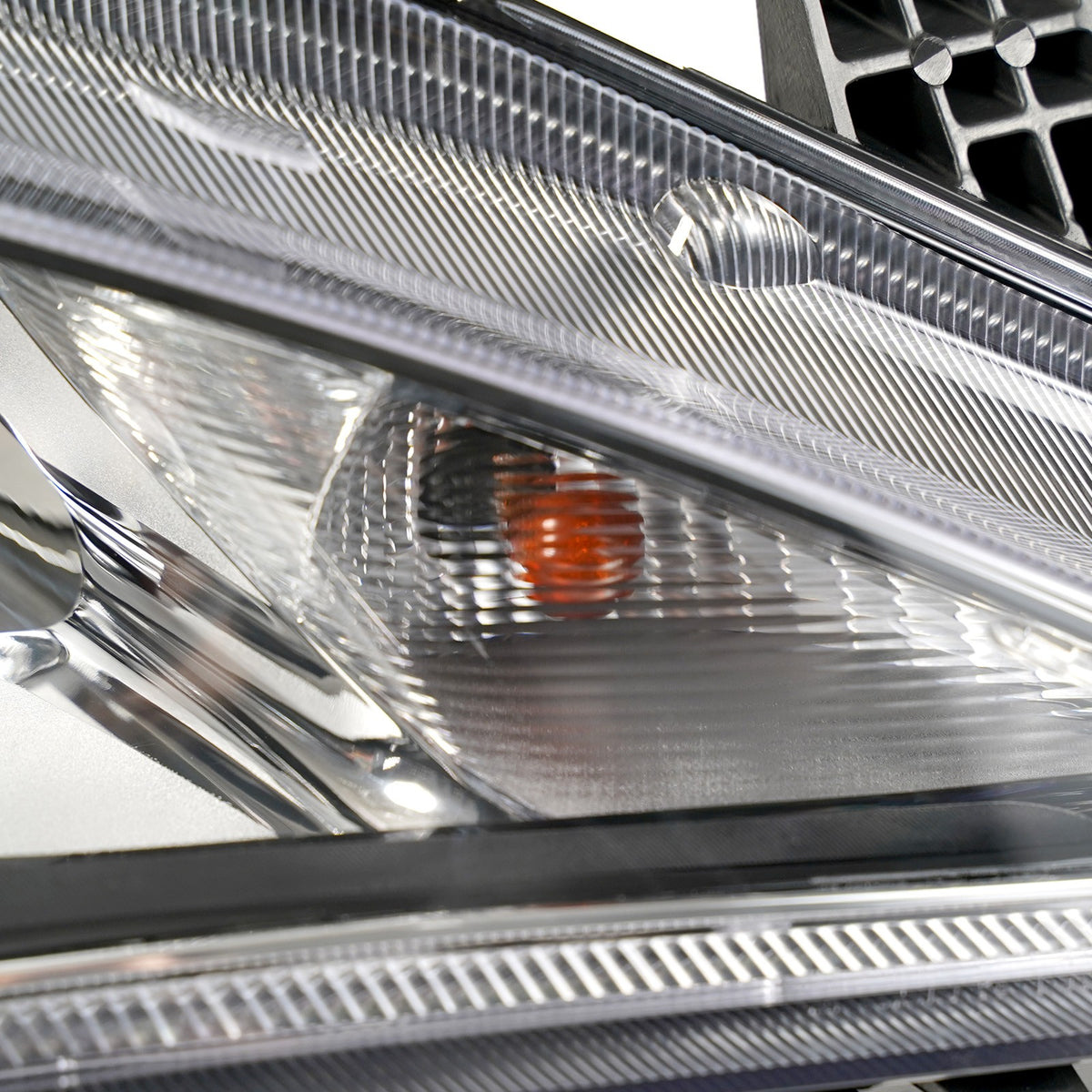 Right halogen headlight lens close-up for 2017-2020 Chrysler Pacifica