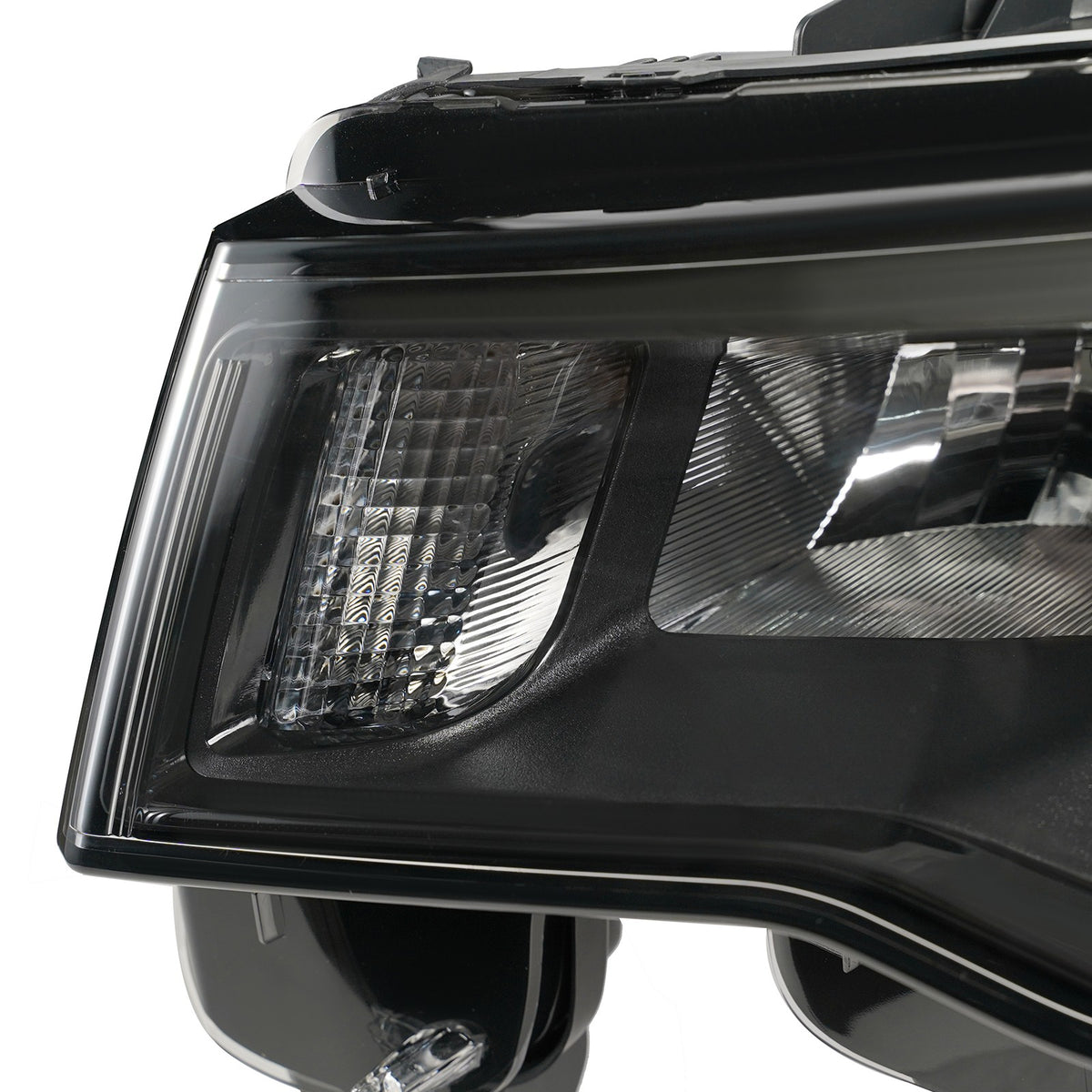 Halogen projector headlight connector close-up for 2017-2021 Jeep Grand Cherokee