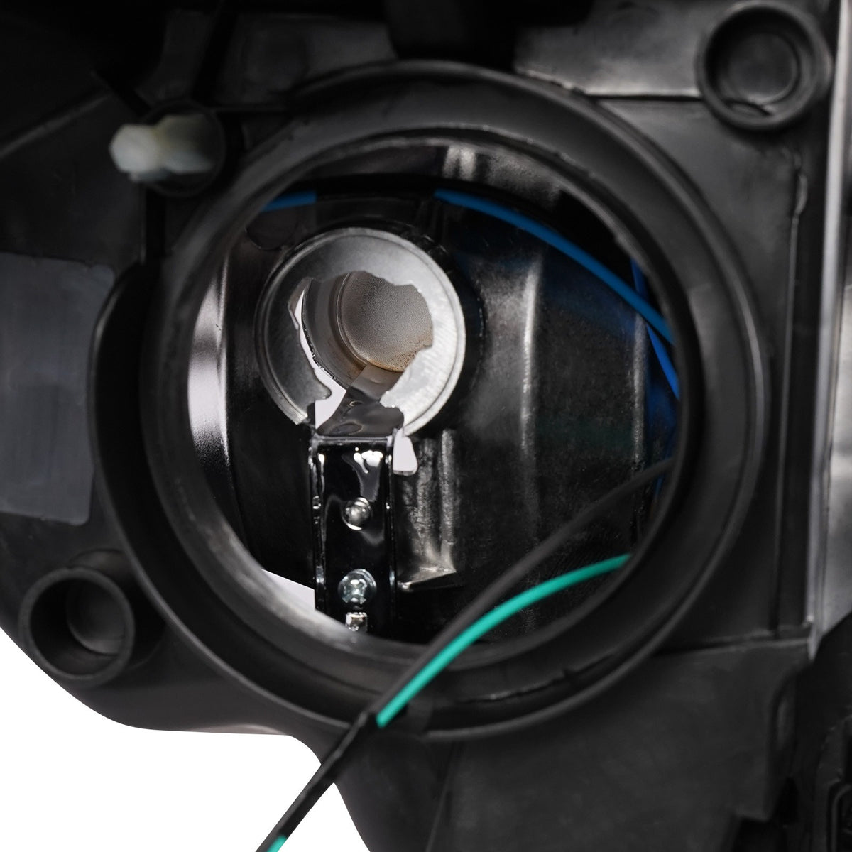 Halogen headlight connector close-up for 2014-2018 Ford Fiesta