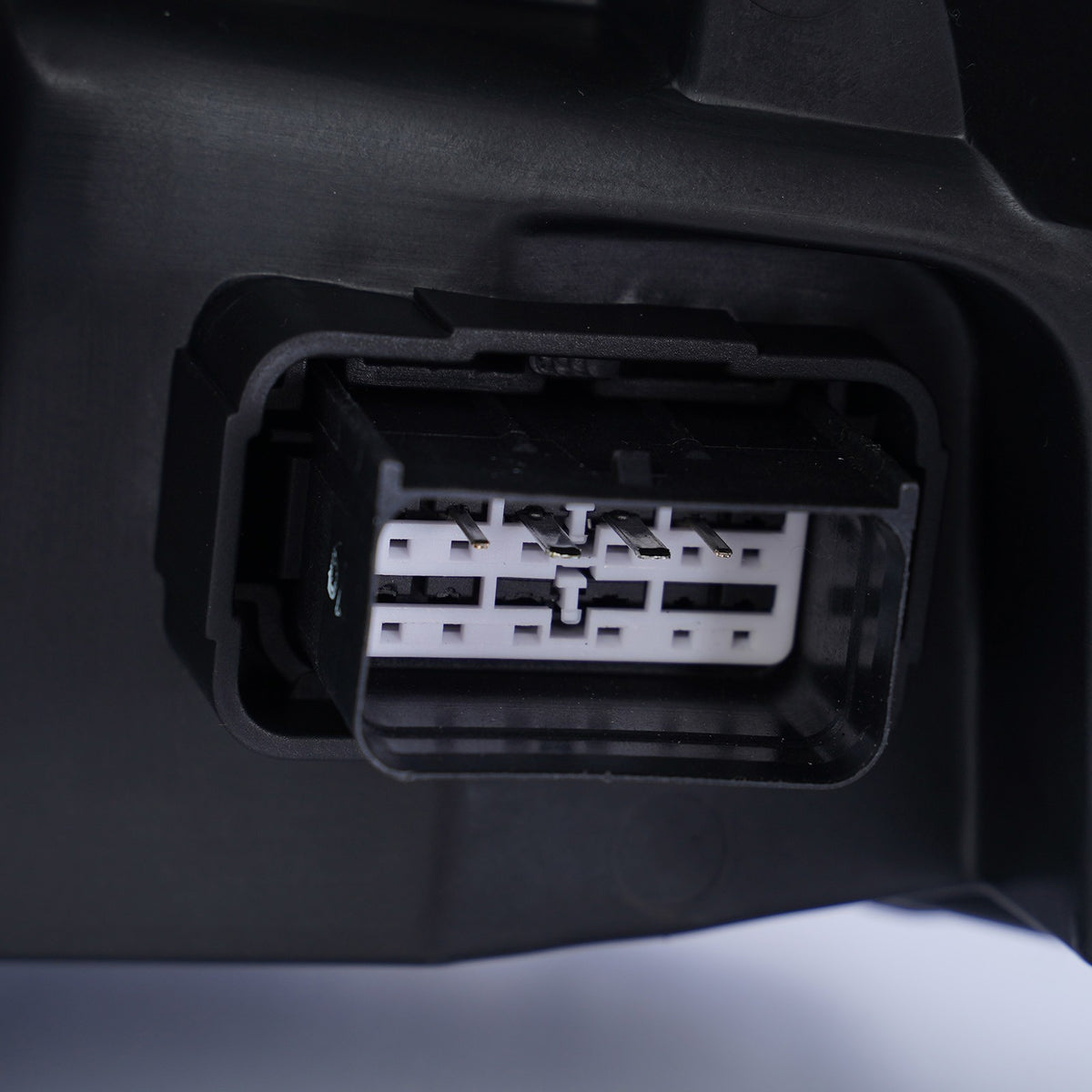 Halogen projector headlight adjuster close-up for 2010-2012 Ford Taurus