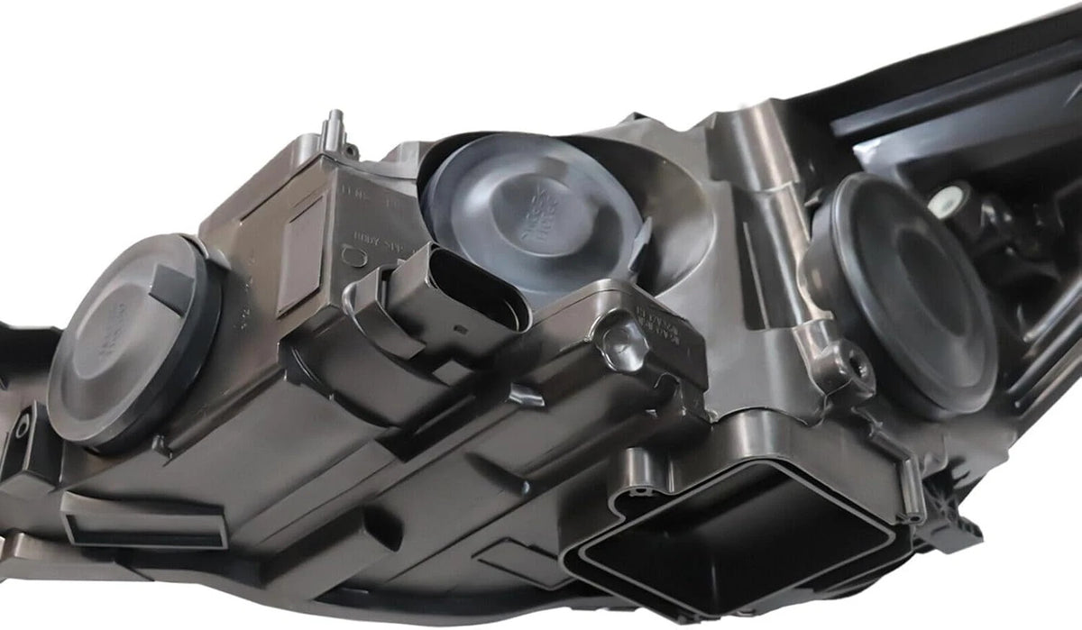 Halogen headlight connector close-up for 2015-2018 Ford Focus