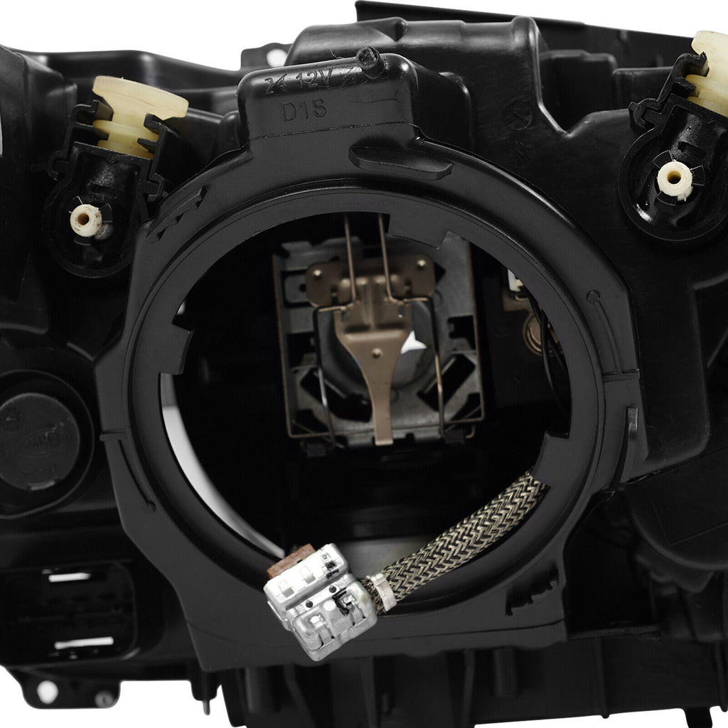Hid headlight connector close-up for 2012-2015 BMW 3 Series F30