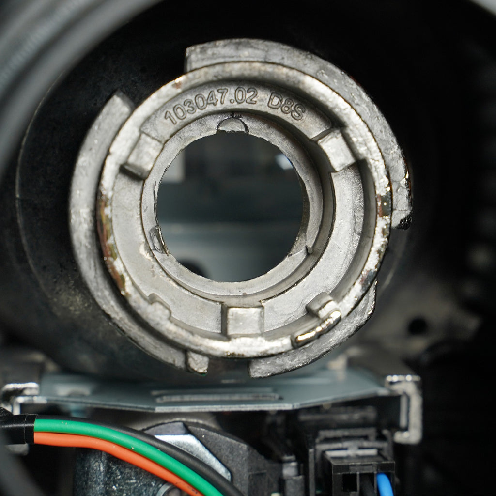 Hid headlight connector close-up for 2013-2014 Ford F-150