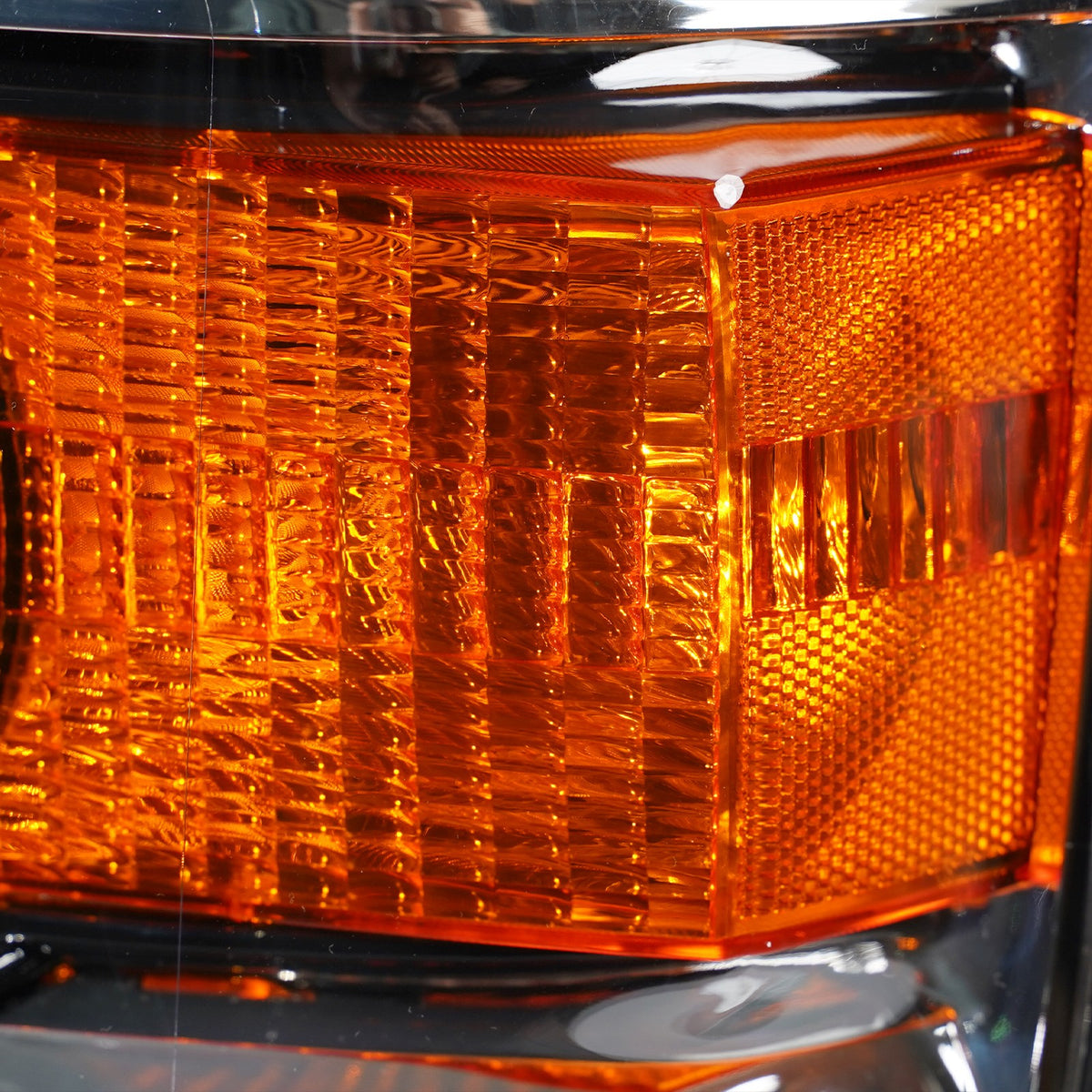 Right halogen projector headlight lens close-up for 2015-2019 GMC Sierra HD