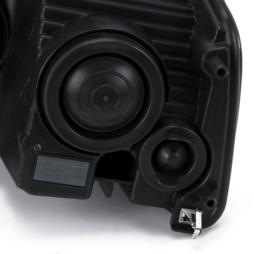 Halogen headlight connector close-up for 2015-2017 Ford Expedition