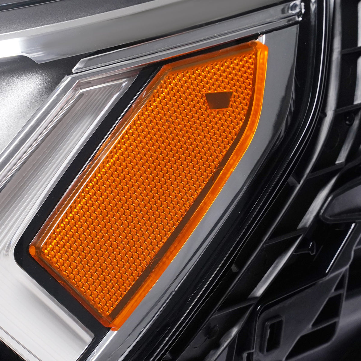 Led headlight adjuster close-up for 2019-2025 Audi Q3