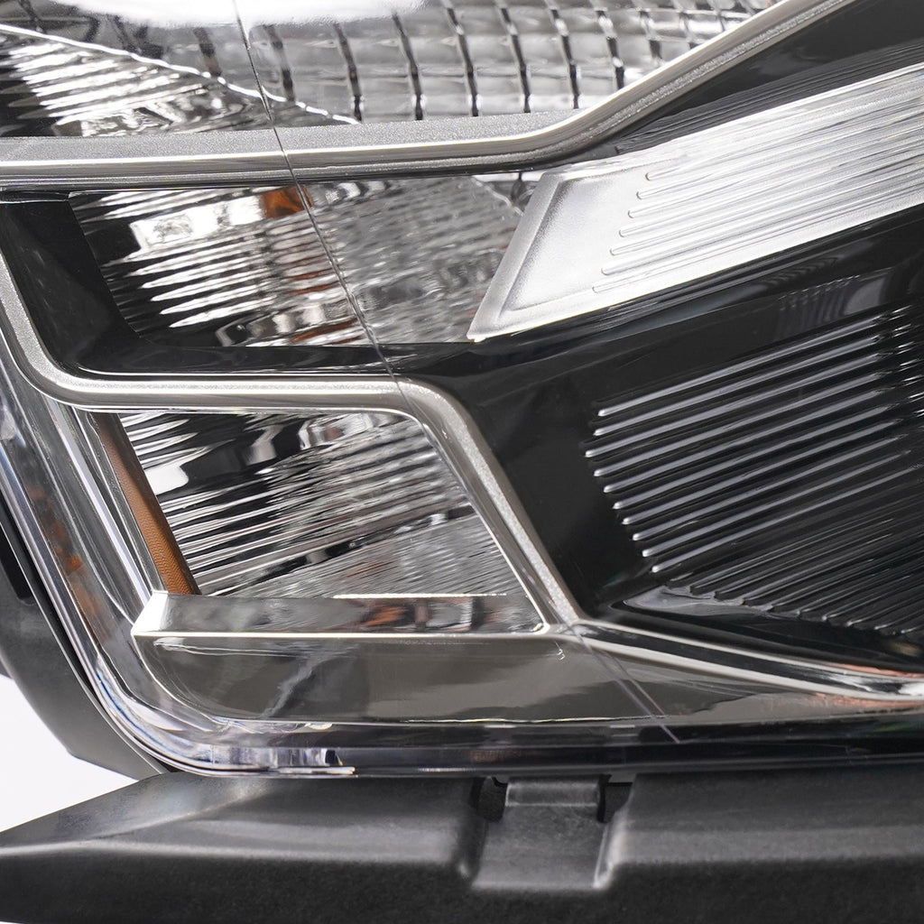 Halogen projector headlight connector close-up for 2013-2014 Ford Taurus