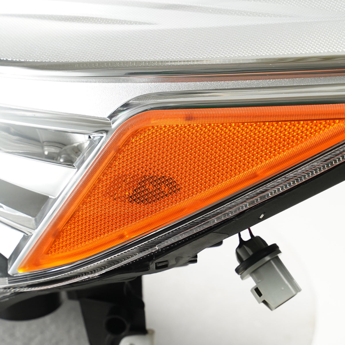 Hid headlight adjuster close-up for 2013-2016 Ford Escape
