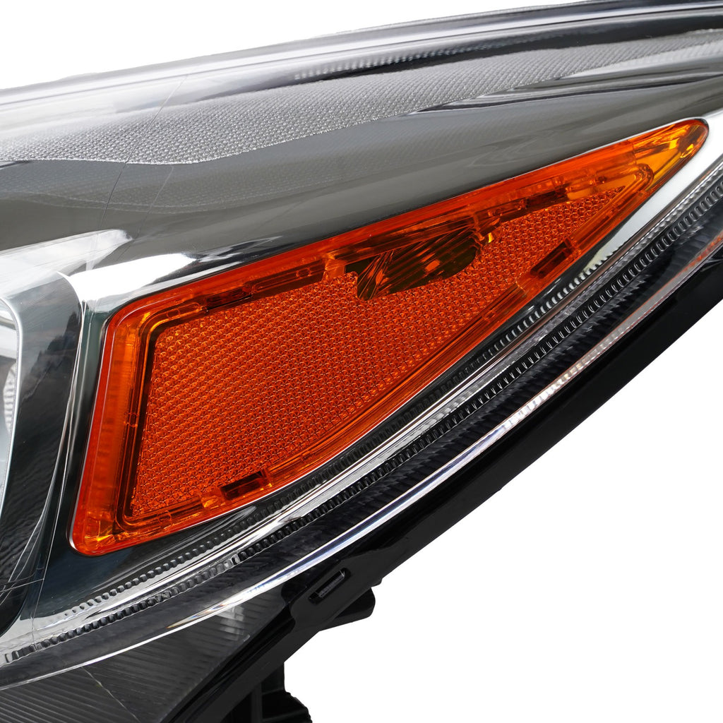 Halogen headlight connector close-up for 2015-2018 Ford Focus