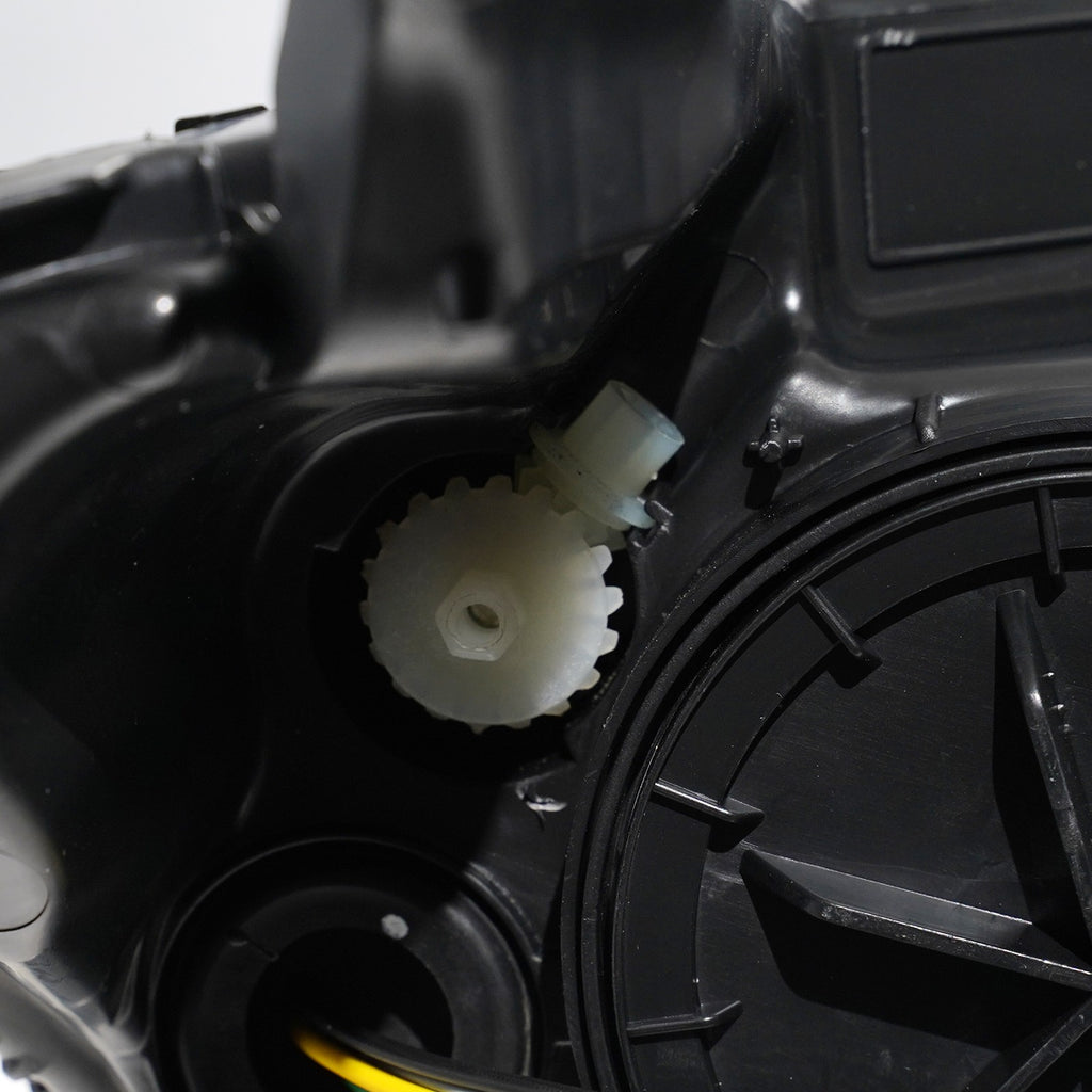 Halogen projector headlight adjuster close-up for 2016-2018 Chevy Malibu