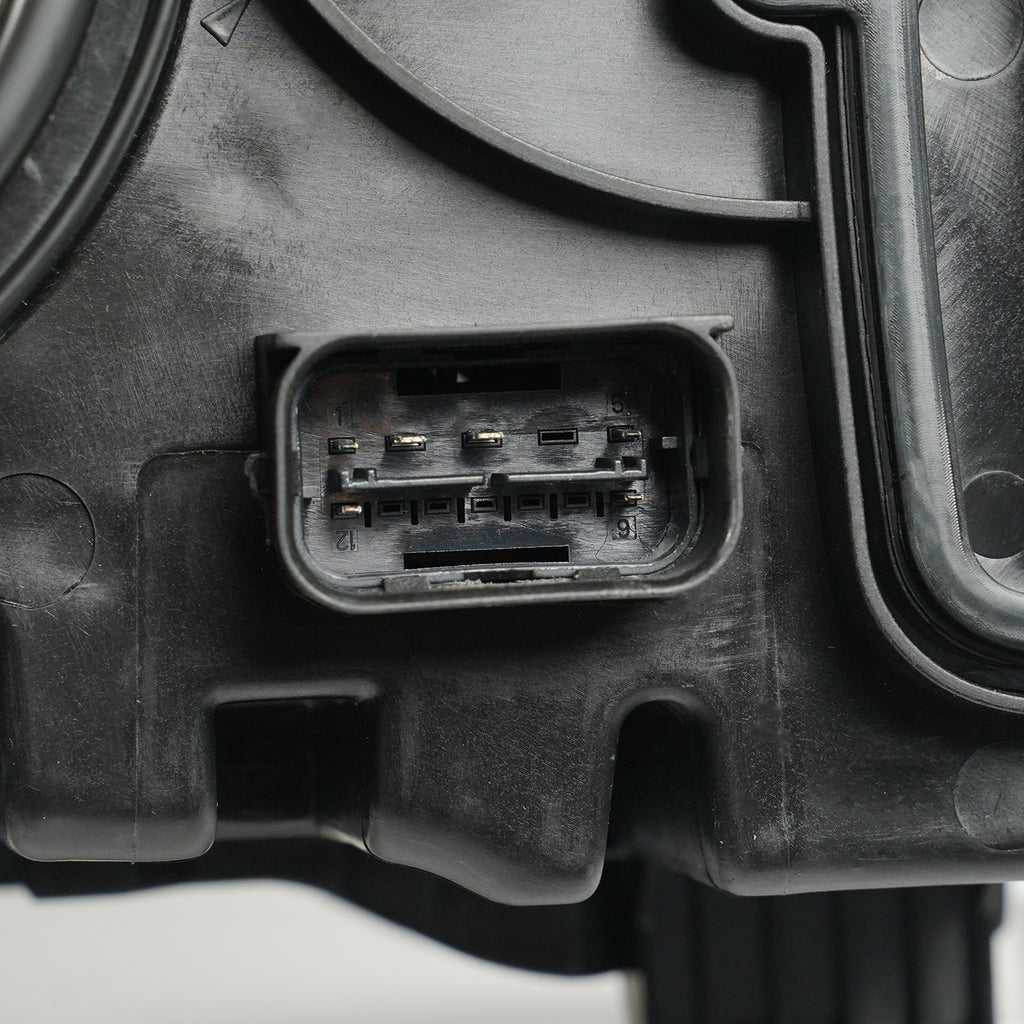 Halogen projector headlight adjuster close-up for 2015-2018 BMW X3