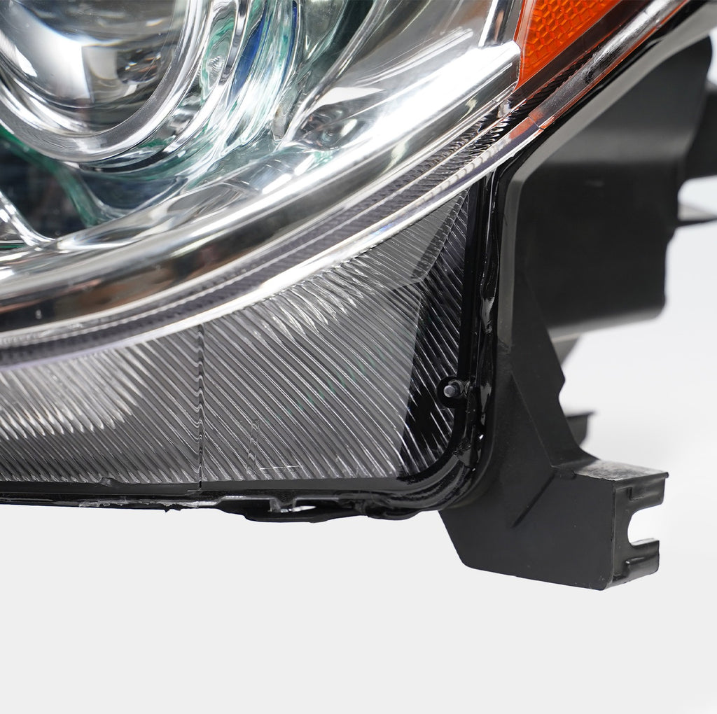 Hid headlight connector close-up for 2011-2014 Infiniti M37/M56/Q70
