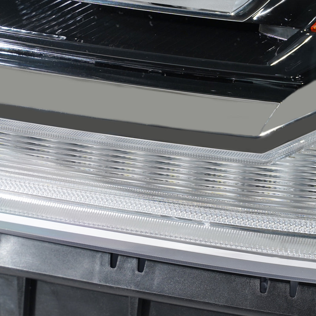 Halogen projector headlight connector close-up for 2015-2019 GMC Sierra HD