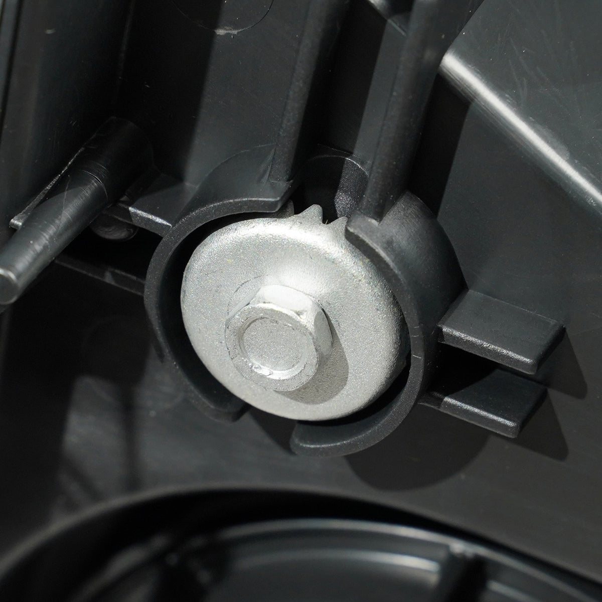 Halogen headlight bulb socket close-up for 2016-2017 Chevy Equinox