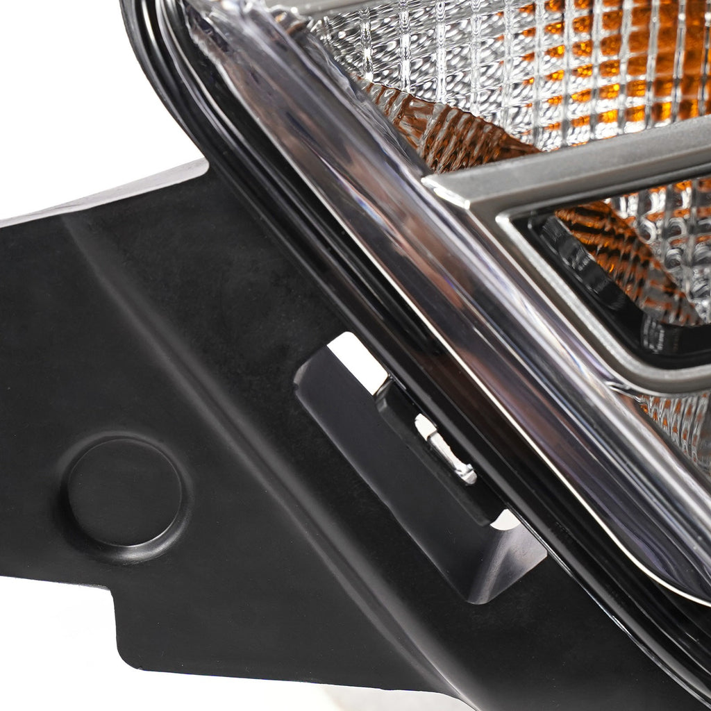 Halogen projector headlight adjuster close-up for 2013-2014 Ford Taurus