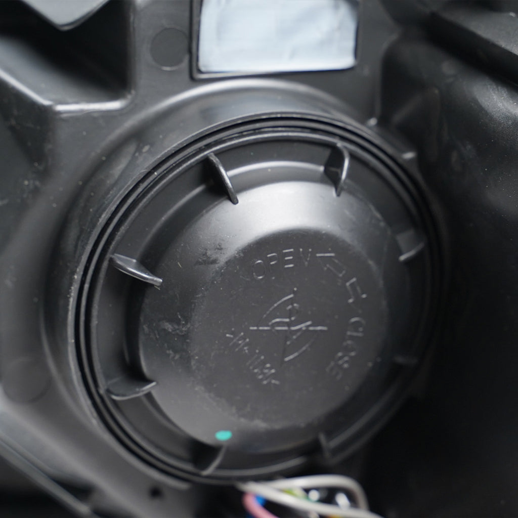 Halogen headlight adjuster close-up for 2013-2016 Buick Encore