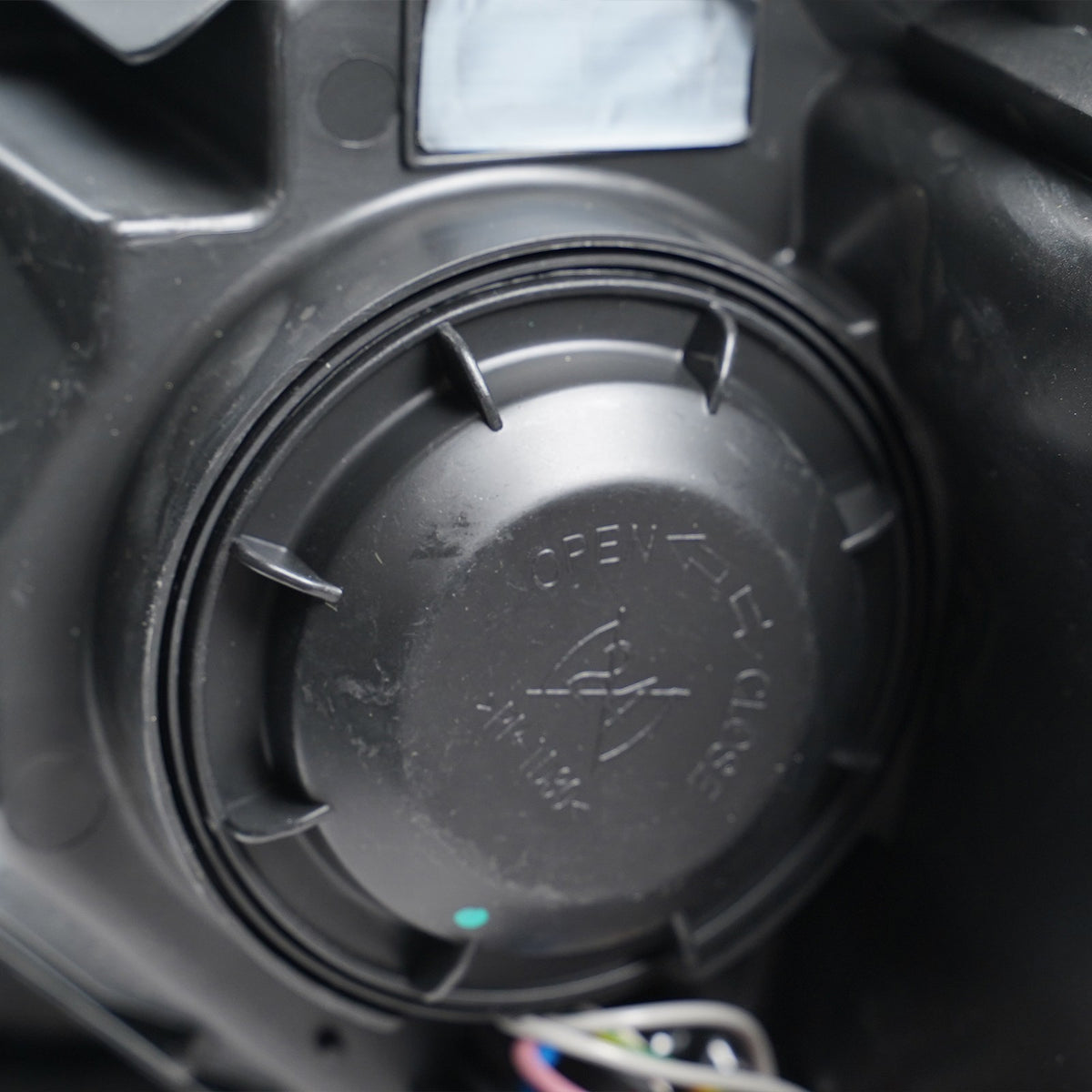 Halogen headlight adjuster close-up for 2013-2016 Buick Encore