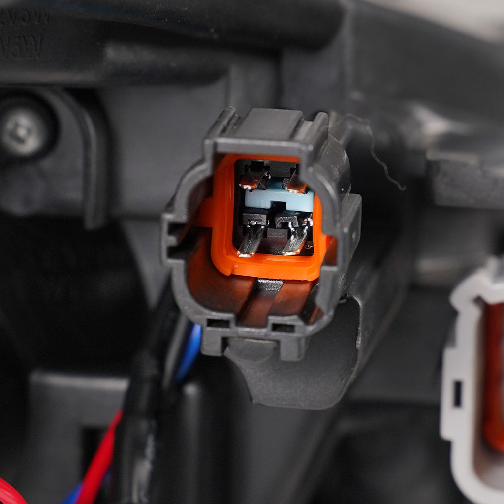 Hid headlight connector close-up for 2009-2017 Infiniti FX35/FX37/QX70