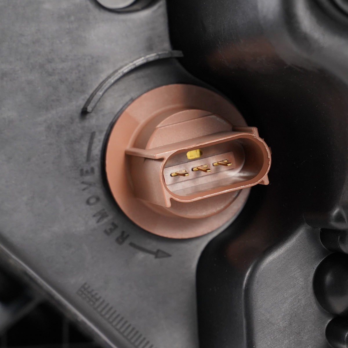 Halogen projector headlight bulb socket close-up for 2013-2014 Ford Taurus