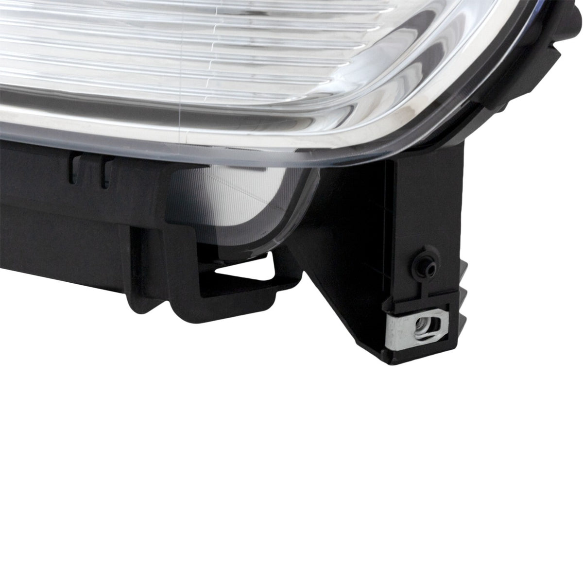 Right halogen projector headlight lens close-up for 2014-2015 GMC Sierra 1500