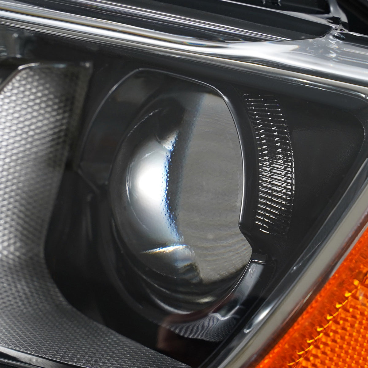 Halogen projector headlight bulb socket close-up for 2017-2022 Jeep Grand Cherokee