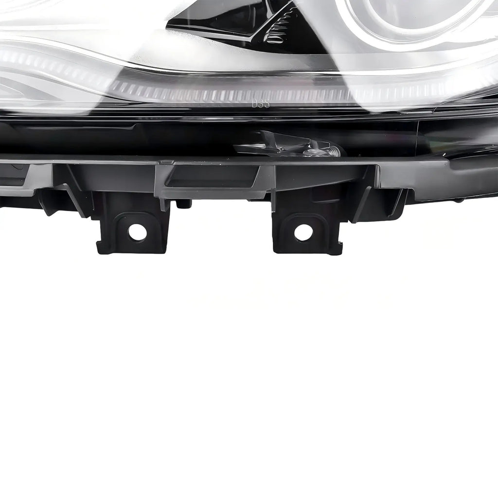 Right HID headlight lens close-up for 2015-2018 Lincoln MKC