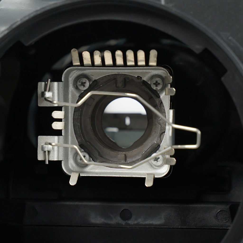 Right HID headlight lens close-up for 2017-2022 Chrysler 300