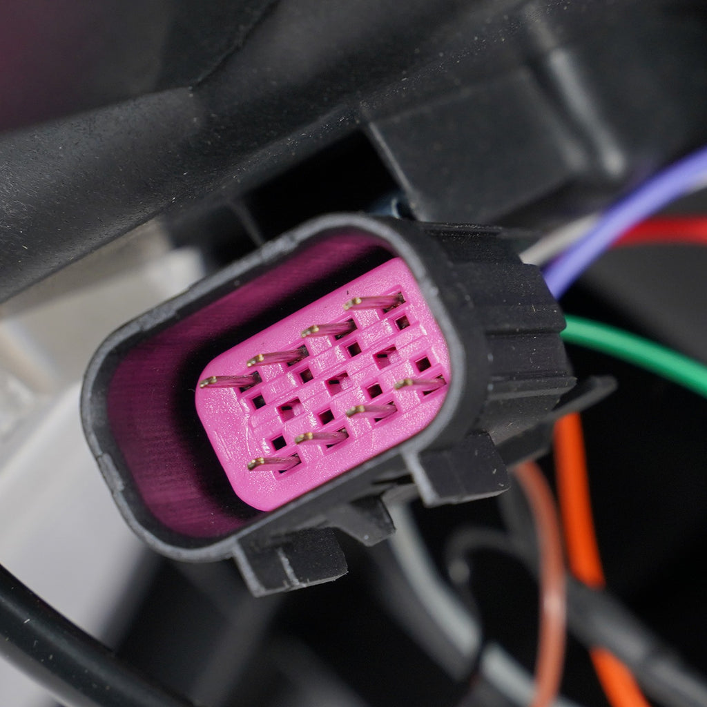 Hid headlight connector close-up for 2008-2012 Buick Enclave